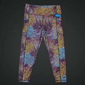 Ladies Medium Moisture Wicking Animal Print Athletic Capri Pants With Pockets